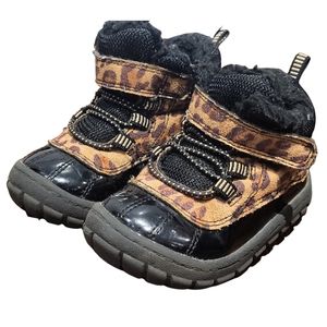 2/$20 🏷 Carters Leopard Print Boots Size 5